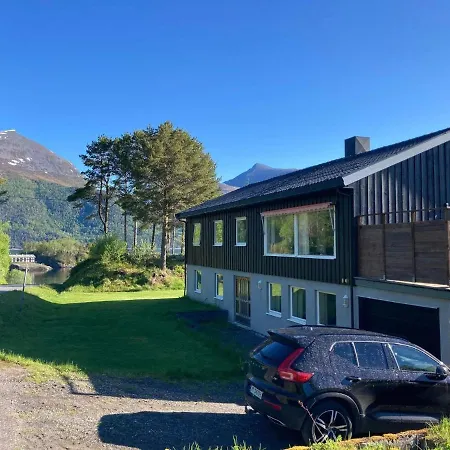6 Person In Halsanaustan-by Traum Korsnes (Trondelag)