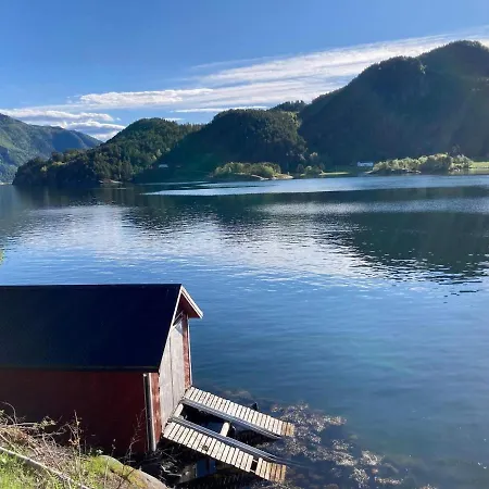 6 Person In Halsanaustan-by Traum * Korsnes