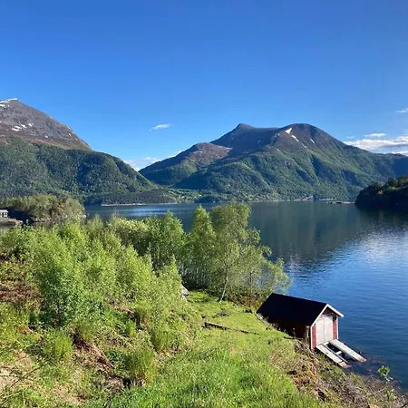 6 Person In Halsanaustan-by Traum Korsnes (Trondelag)
