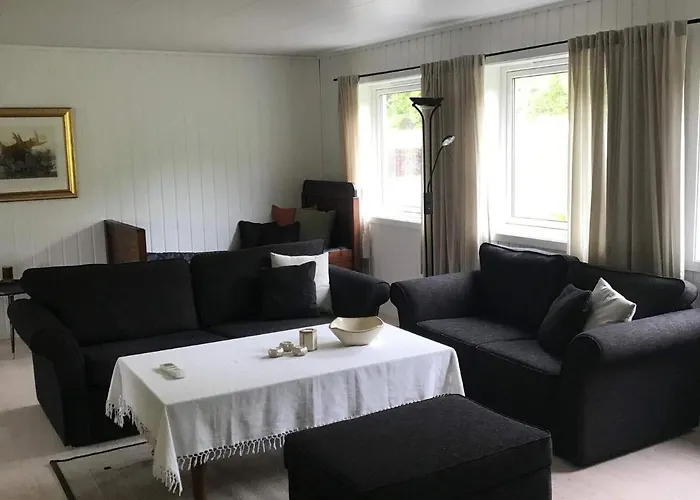 6 Person In Halsanaustan-by Traum Korsnes (Trondelag)