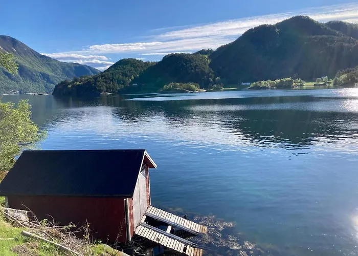 6 Person In Halsanaustan-by Traum * Korsnes